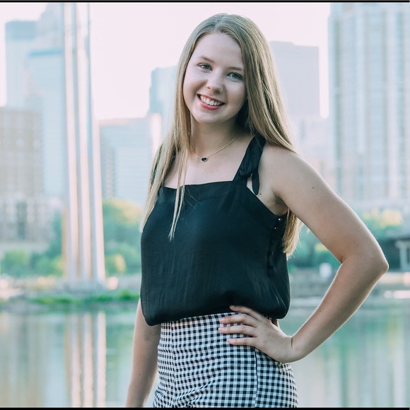 Meet your Posher, Alecia - Picture 1 of 1